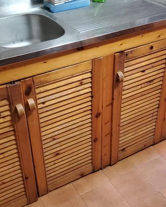 Mobili Cucina in legno di pino con tavolo