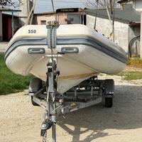 Gommone in buone condizione con motore 40 cavalli