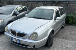 Lancia Lybra 1.9 LEGGI