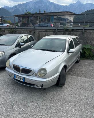 Lancia Lybra 1.9 LEGGI