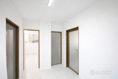 DUE LOCALI attigui in Via G. de Falco (SA)