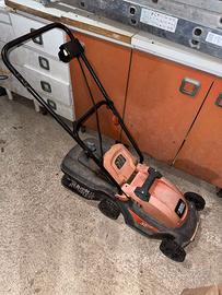 Tagliaerba Black & Decker a filo