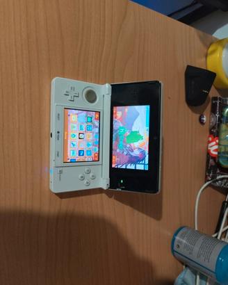 Nintendo 3ds con 32 GB di micro sd