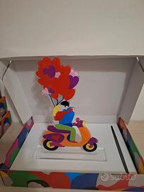 marco lodola, statuetta in plexiglass kiss 