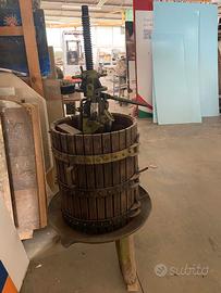 Torchio idraulico per vino