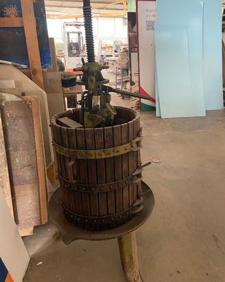 Torchio idraulico per vino