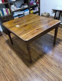 Tavolo in noce nazionale