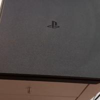 PLAYSTATION  4