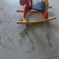 cavalluccio a dondolo per bambini