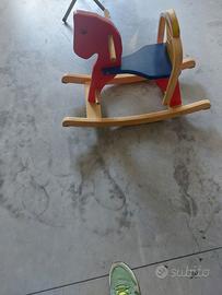 cavalluccio a dondolo per bambini