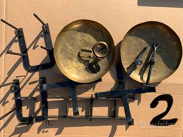 bilancia e piatti di ottone vintage