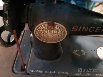 Macchina da cucire Singer antica