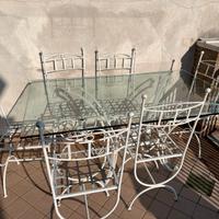 Tavolo da giardino o terrazza