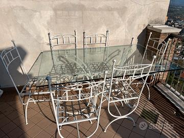 Tavolo da giardino o terrazza