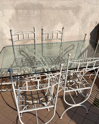 Tavolo da giardino o terrazza