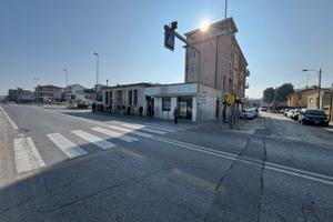 Torrette, intero edificio commerciale con rendita