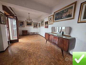 Ampio e Luminoso Appartamento Via Reggio Campi