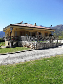 Splendida Villa immersa nel verde a Sant' Elia