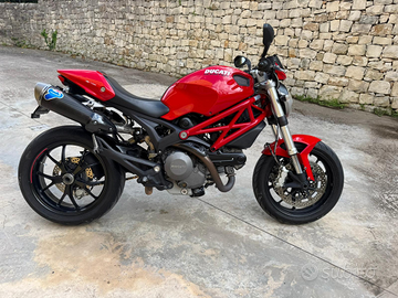 Ducati Monster 796 plus
