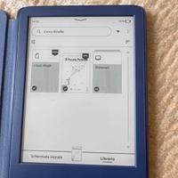Kindle 11 blu con cover a libro