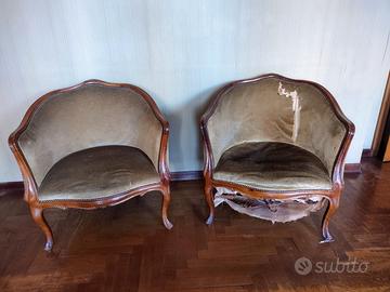 Due poltrocine in velluto da restaurare