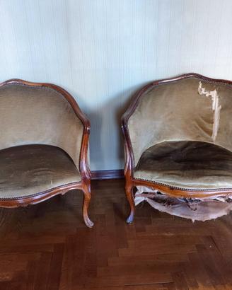 Due poltrocine in velluto da restaurare