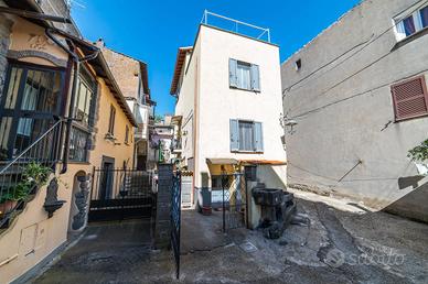 PALAZZINA A VITERBO