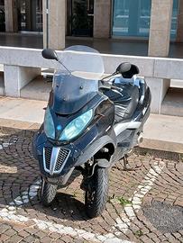 MP3 Piaggio 300 LT