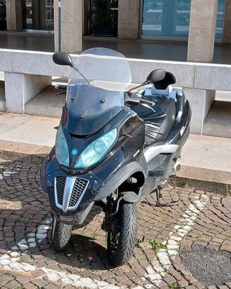 MP3 Piaggio 300 LT