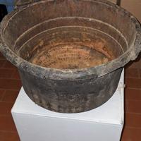 Antica pentola in rame