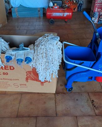 carrello pulizie
