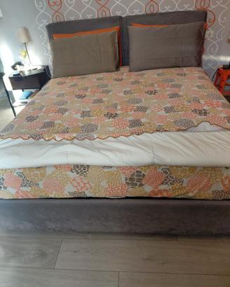 Letto matrimoniale con contenitore