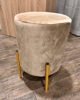 Pouf in velluto beige con gambine oro