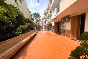 4 LOCALI A POZZUOLI