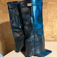 Stivali con tacco largo