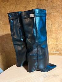 Stivali con tacco largo