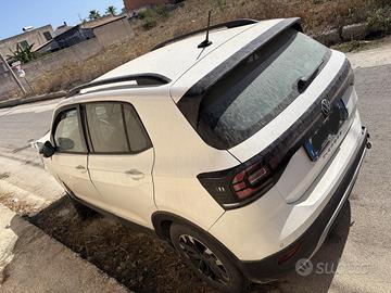 T-Cross incidentata