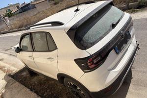 T-Cross incidentata