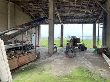 a Lonato d/G Rustico indipendente con magazzini e