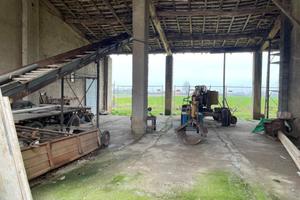 a Lonato d/G Rustico indipendente con magazzini e