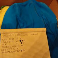 lotto di 23 pezzi abbigliamento sportivo(bici,ecc)