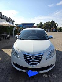 Lancia y  neopatentati METANO