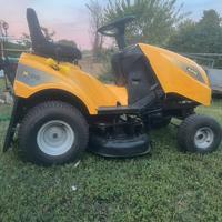 Trattorino taglia erba