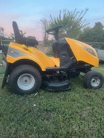 Trattorino taglia erba