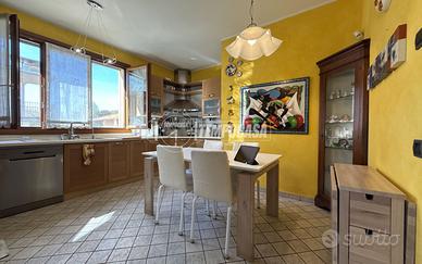 RIF. 052 - VILLA UNIFAMILIARE CON GIARDINO E BOX D