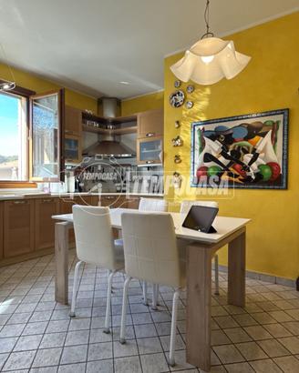 RIF. 052 - VILLA UNIFAMILIARE CON GIARDINO E BOX D