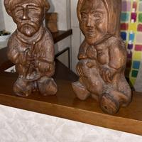 Coppia uomo e donna in legno intagliati a mano