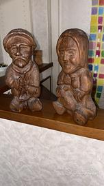 Coppia uomo e donna in legno intagliati a mano