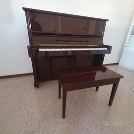 Pianoforte a muro Kawai con sgabello