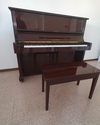 Pianoforte a muro Kawai con sgabello